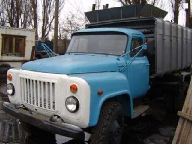 В Днепропетровской области мусоровоз сбил человека