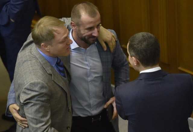 "Гройсман вставляет пистоны депутатам": как прошла бюджетная ночь в Раде. Соцсети политиков