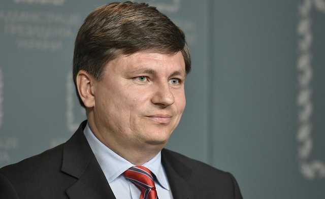 Руководитель фракции БПП приехал в Раду на своем Range Rover пьяным - СМИ