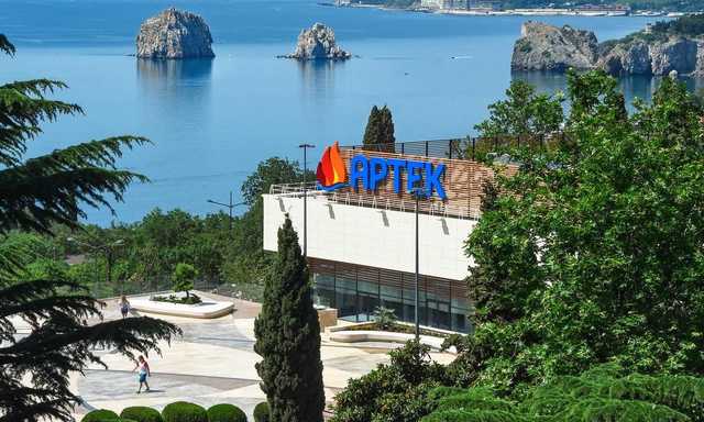 “Русский мир” в Крыму: в сети опубликовали фото из известного детского лагеря