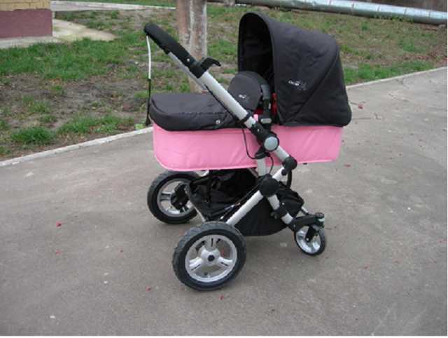 В Одессе неизвестные украли коляску с младенцем