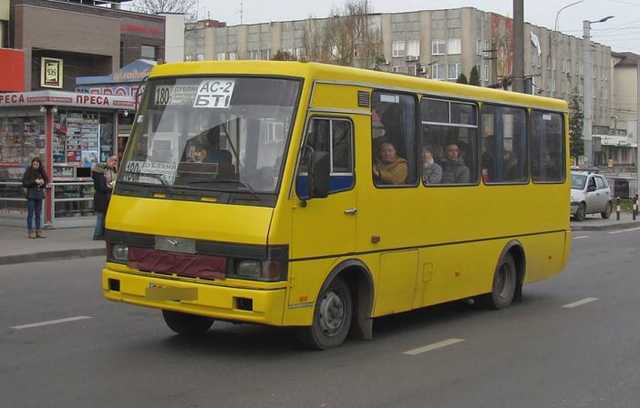У Черкасах водій маршрутки вдарив підлітка з інвалідністю