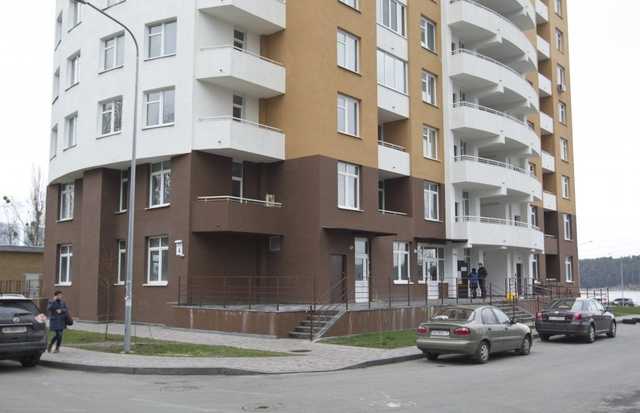 В Киеве женщина выбросилась из окна девятого этажа