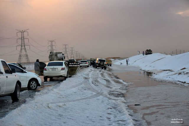 Снег в пустыне: Саудовскую Аравию накрыла аномальная погода