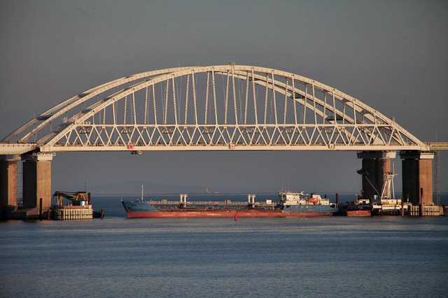 Из-за действий РФ на входе в Керченский пролив стоят десятки кораблей