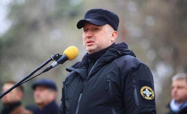 Турчинов заявил о возможном введении военного положения