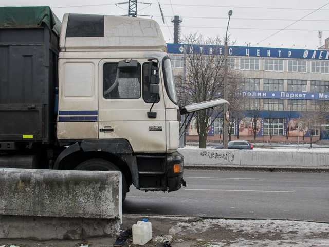 В Днепре водитель фуры погиб в кабине авто