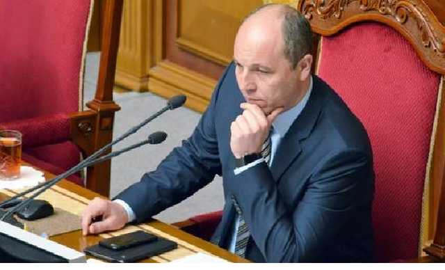 Реагировать решительно и быстро: Парубий просит Раду поддержать введение военного положения