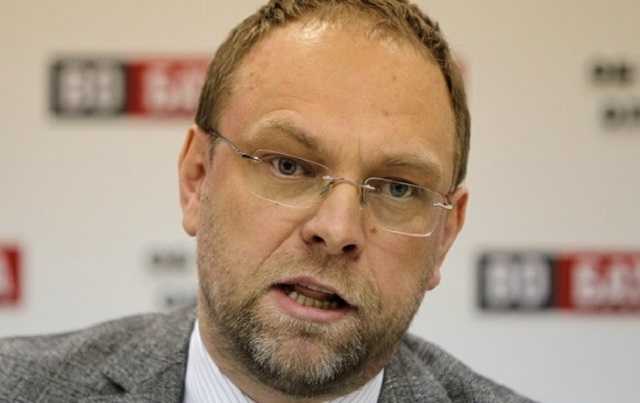 Депутат Власенко в Верховной Раде назвал Геращенко “подстилкой”