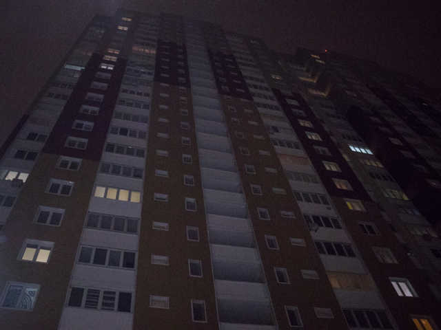 На Подоле в Киеве из окна многоэтажки выбросился мужчина