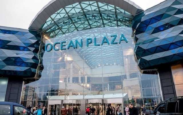 ТРЦ Ocean plaza в Киеве возобновил работу. Здание отмывают от надписей