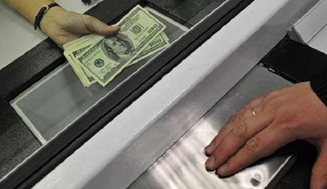 Долар на міжбанку вже піднявся за 28 грн