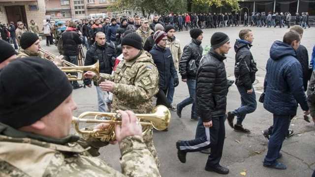На Волыни ловят уклонистов и отправляют в армию