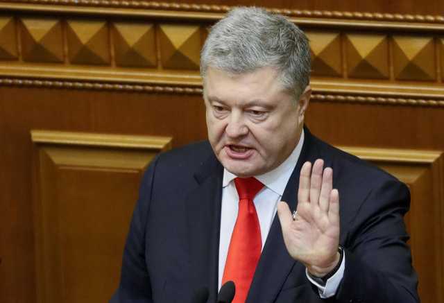 Порошенко жалеет о введении военного положения, – СМИ