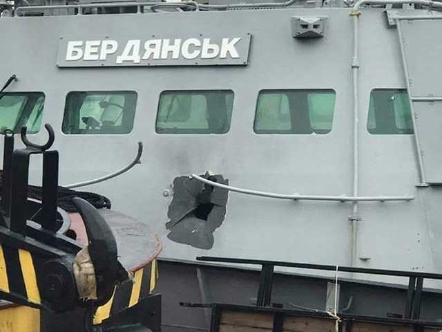 З’явилося фото пробоїни у захопленому РФ українському судні «Бердянськ»