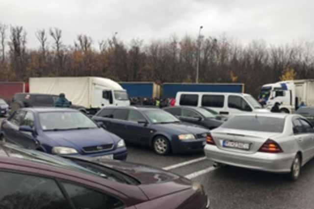 ’’Евробляхеры’’ перекрыли границу Украины: на каких КПП образовались пробки