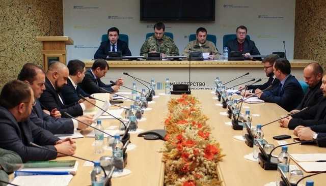 Михаил Подоляк: “Страна реально нуждается в сильных решениях”