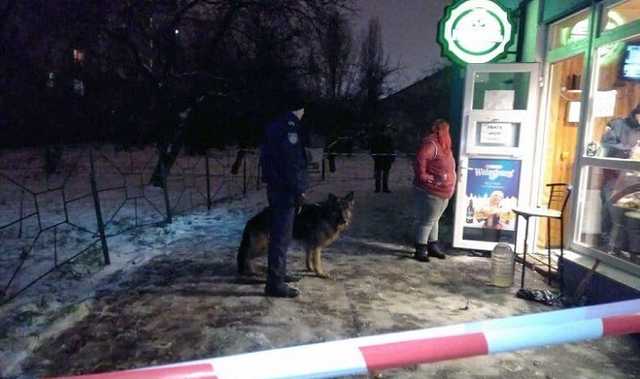 Продавец в киевском пивном магазине дал отпор вооруженному грабителю