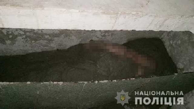 На Николаевщине мужчина изрезал пенсионера и заживо залил цементом