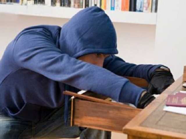 В Киеве на Печерске работник автомойки “вымыл” из кассы 50 000 гривен