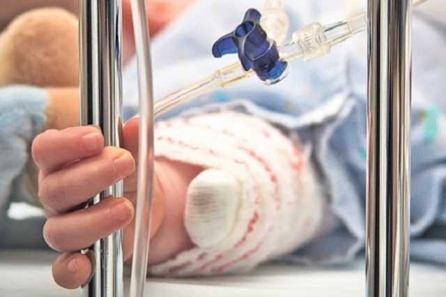 Может умереть из-за мамы: украинцам пояснили необходимость вакцинации трагической историей