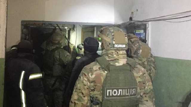 В Киеве мужчина взял в заложники собственную мать