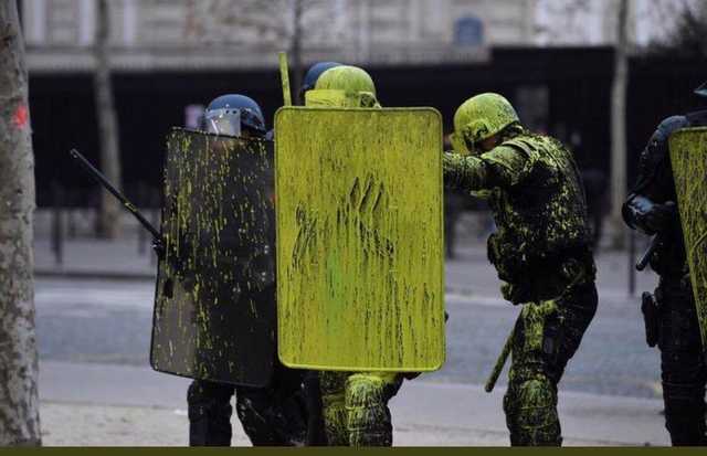 Топливный ’’Майдан’’ во Франции: в Париже подстрелили пропагандиста Кремля