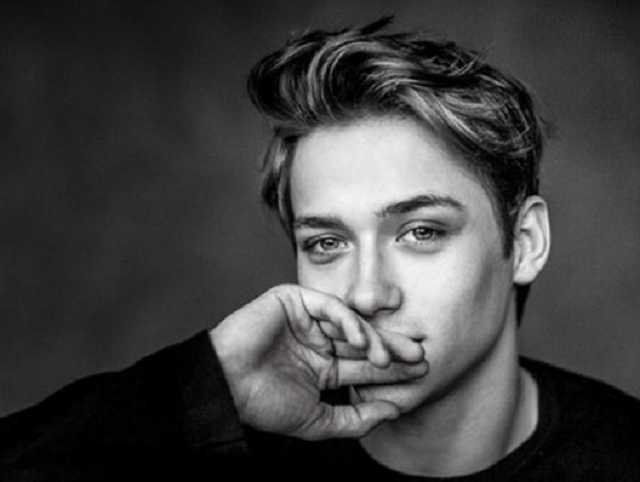 В аэропорту Одессы пограничники не пропустили в Украину известного российского танцора