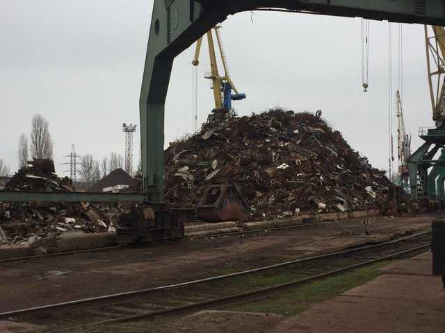 Заложники санкций: свыше 2000 жителей Рыбницы просят Президента Украины снять санкции с Молдавского металлургического завода