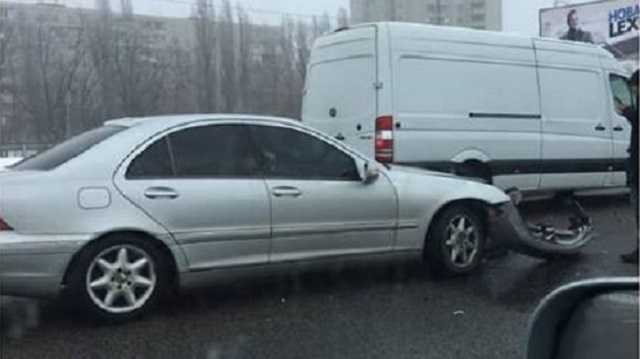 Масштабное ДТП в Киеве: на Окружной столкнулись четыре автомобиля