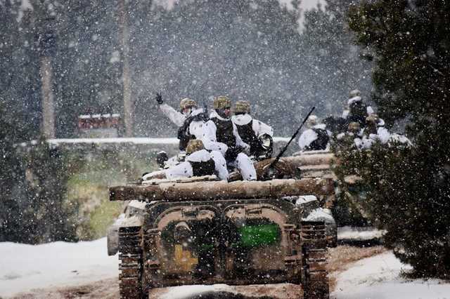 Резервісти самі приходять, і більше, ніж треба, – Муженко
