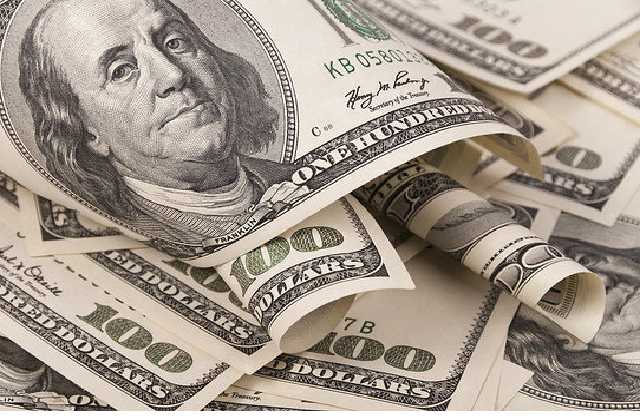 Спекулянты переусердствовали с покупкой доллара и теперь обваливают его курс