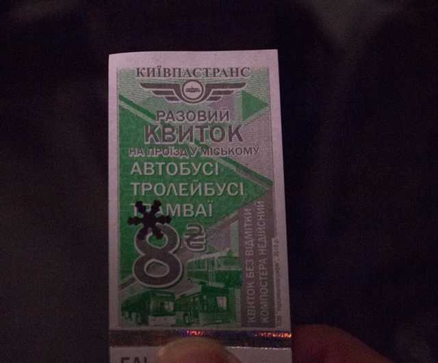 ’’Старается делать мир лучше’’: в Киеве пассажиров покорила девушка-кондуктор