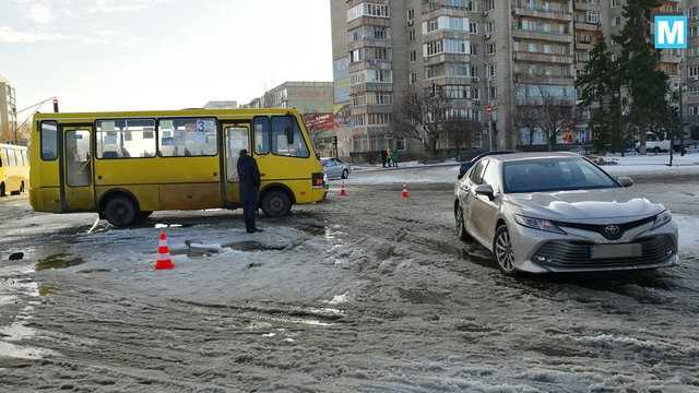 В Запорожской области маршрутка влетела в автомобиль