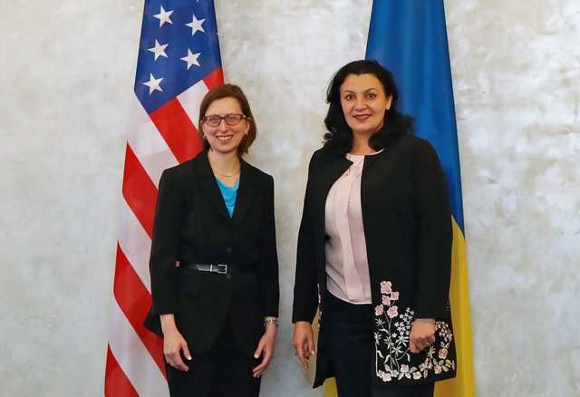 Замминистра обороны США прибыла в Киев