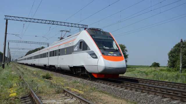 Новые проблемы с поездами Intercity, люди стали заложниками многочасовых задержек