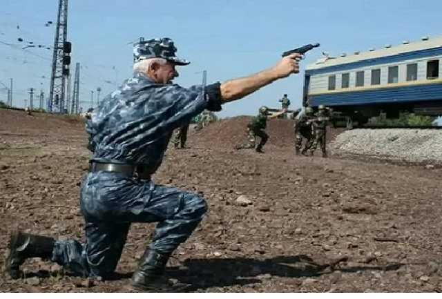 Вооружены и опасны. Зачем украинские железнодорожники массово закупают оружие