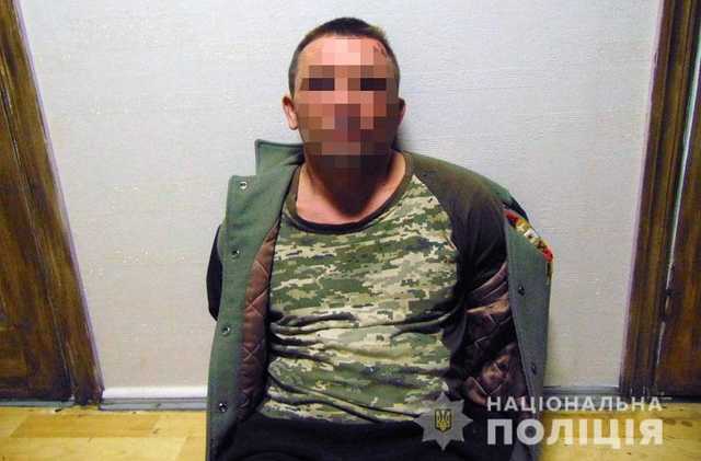 В Киеве постояльцу хостела вонзили нож в грудь