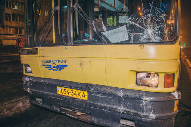 В Киеве на Березняках автобус протаранил маршрутку: пострадали пассажиры