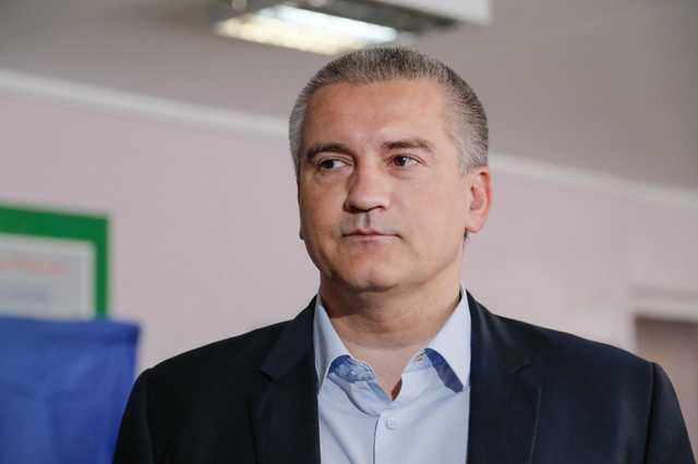 Аксенов поблагодарил мэра Пскова за действия десантников в 2014 году в Крыму