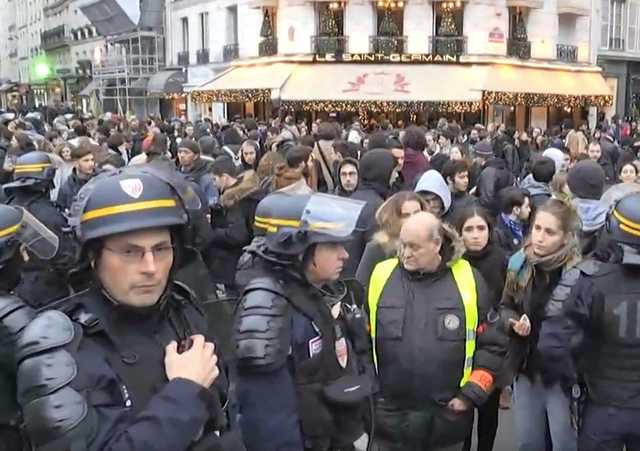 Протесты в Париже: полиция заблокировала марш демонстрантов, планируется массовый митинг в субботу