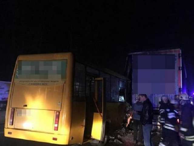 ДТП с фурой и маршруткой под Киевом: стало известно о смерти пострадавшего