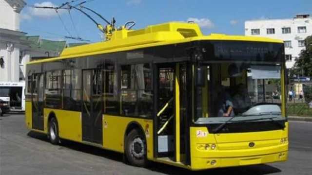 В Мариуполе подростки побили кондуктора троллейбуса