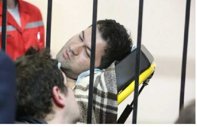 Насиров восстановлен в должности. С одеялом в клеточку