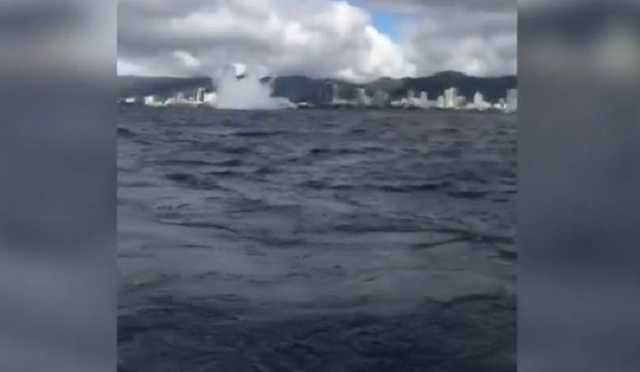 Истребитель США рухнул в океан: фото и видео трагического падения