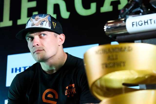 Айдер Муждабаев: Дождались? У вашего «патриота» Усика впереди большая пророссийская карьера