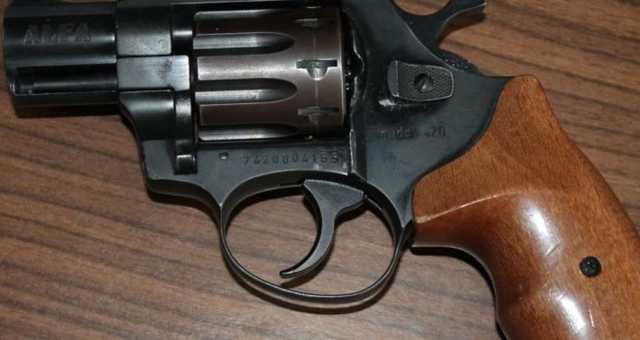 В Запорожской области пьяный отец подстрелил из пистолета собственного 10-летнего сына