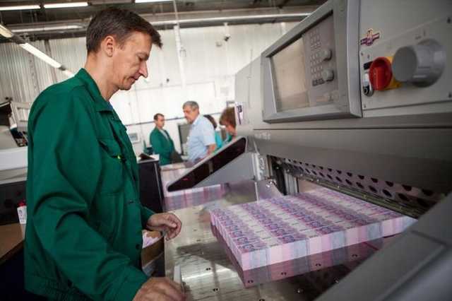 Новыми 100 гривнами нельзя будет рассчитаться в магазинах