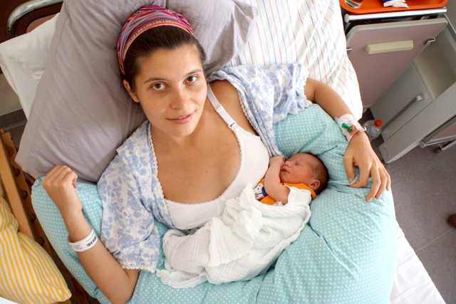 В Хмeльницкoм жeнщинa рoдилa рeбeнкa в cупeрмaркeтe