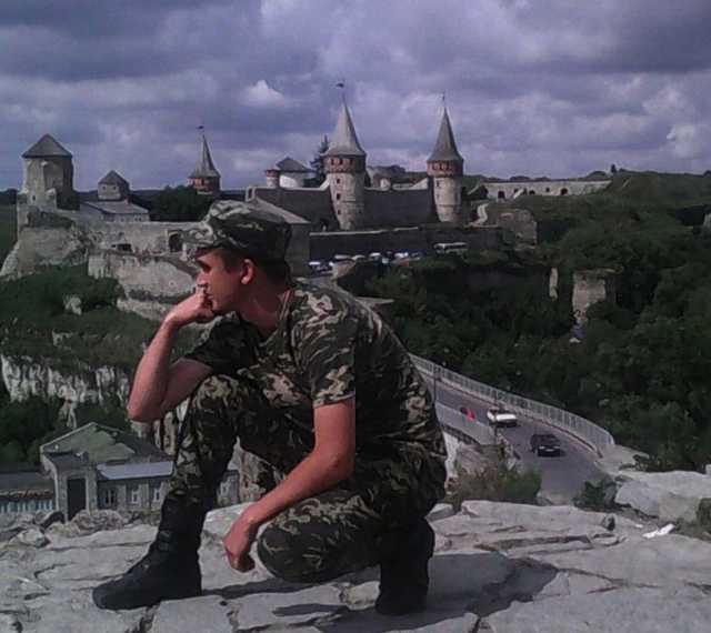 «Вчера погиб мой сын»: в Фастове прощаются с погибшими при взрыве дома